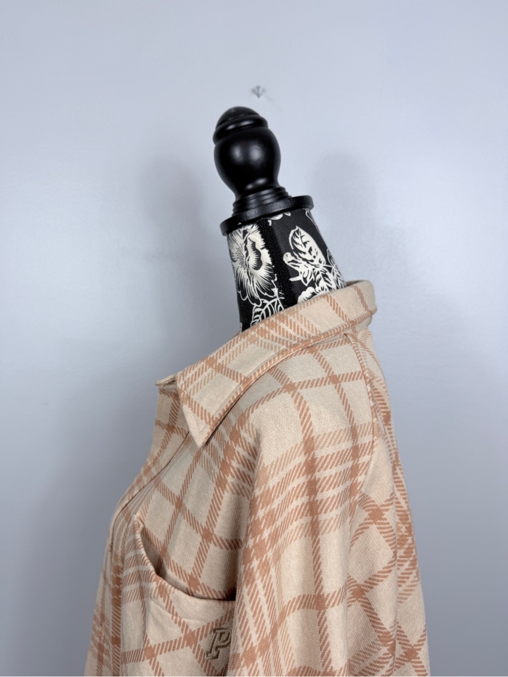 VS Pink beige plaid oversize soft button down shacket size large - Picture 5 of 12